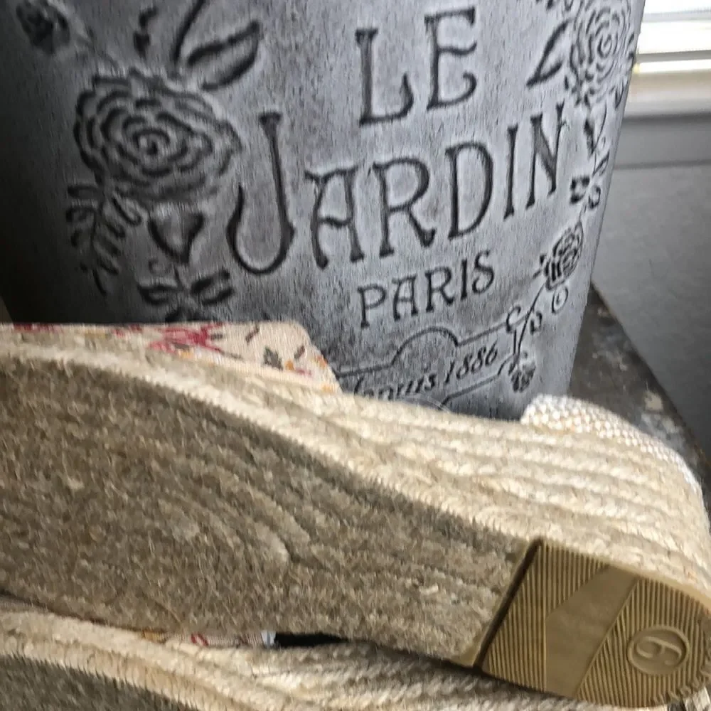 Andre Asous Woven Natural Floral Design Canvas Espadrille Shoes NWOT
